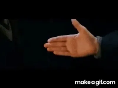 Au moment où Minerva McGonagall laisse Harry Potter à son arrivée à Poudlard, à quel garçon refuse-t-il de serrer la main tendue en signe d'amitié ?