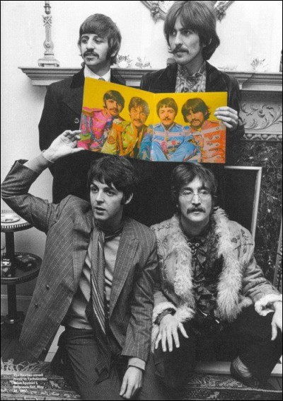 Avant de devenir 4 garçons dans le vent, ils étaient trois ! Qui fut le dernier à intégrer le groupe qui portera alors, le nom des "Beatles" en 1963 ?