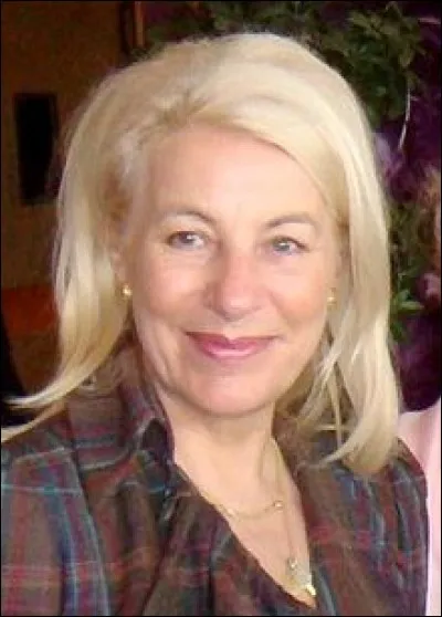 Cette femme politique, née en 1952, a été ministre de la parité et de l'égalité professionnelle entre 2002 et 2005. Il s'agit de :