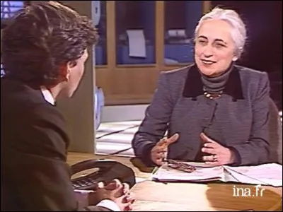 Cette femme née en 1930, haut fonctionnaire, conseillère d'Etat, a été ministre de la Solidarité nationale entre 1981 et 1982. Il s'agit de :