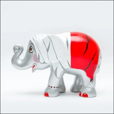 Dans quelle ville néerlandaise a débuté "Elephant Parade", une exposition qui présente des sculptures d'éléphants hauts de 13,5 m ?