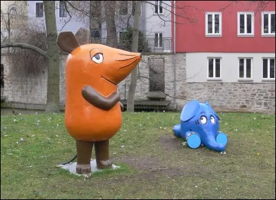 Qui a réalisé ''Maus'', un roman graphique révolutionnaire ?