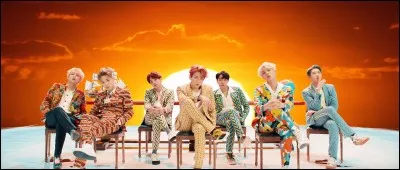 Dans "Idol", quel couleur de cheveux a V ?