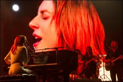 Lors du dernier concert d'Ally, elle demande à Jack de venir pour l'accompagner. Sur quelle chanson ?