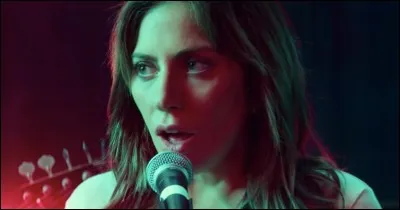 Quelle célèbre chanson française Ally interprète-t-elle au moment de sa rencontre avec Jack ?