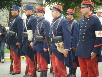 Au début de la guerre les Français étaient habillés comme ça. Ont-ils changé leur tenue ?