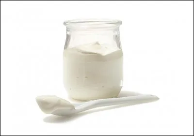 Que fais-tu si tu renverses involontairement ton yaourt sur un camarade ?