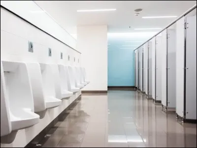 Que fais-tu si tu es coincé dans les toilettes et que, de l'autre côté de la porte, il y a une seule personne que tu ne connais pas ?