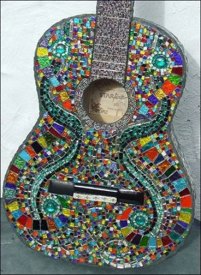 Traduisez celui-ci : "Lucy in the Sky with Diamonds" :