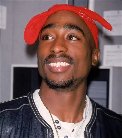 Dans quel label était signé le rappeur Tupac ?