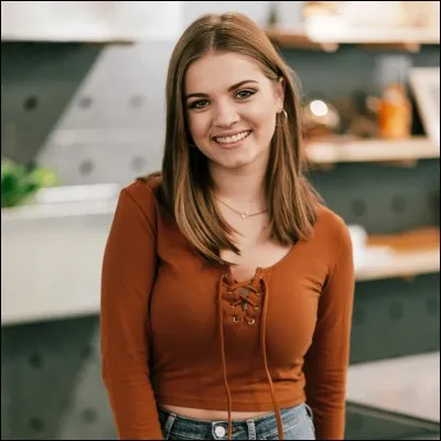 Qui joue le rôle d'Alice dans le film ?