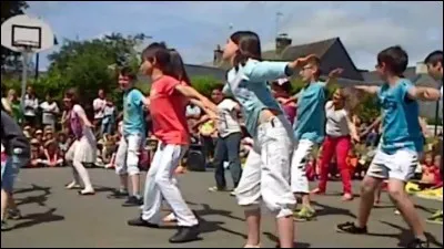 Quand tu étais petit, que faisais-tu à la danse de fin d'année à l'école ?