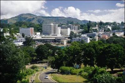 Cette ville d'Afrique est la premi&egrave;re ville du Malawi avec 750 000 habitants, mais n'en est plus la capitale. C'est :