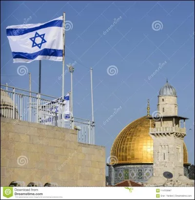 Ceci est le drapeau de quel pays en bordure de la Méditerranée ?