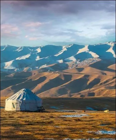 Connu pour ses peuples nomades et sa dépendance à l'agriculture, quel pays est maintenant exploité pour ses ressources minières ?