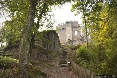 Sur la carte des villes de France de quelle villes Chalucet est-il le plus près ?
