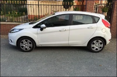 Fiesta est synonyme de fête, mais c'est également le nom d'une voiture de quelle marque ?