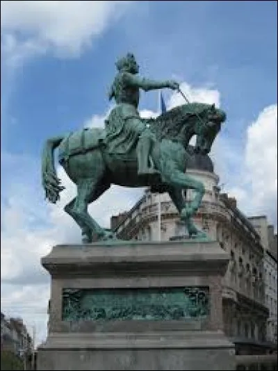 Dans quelle ville peut-on admirer cette statue de Jeanne d'Arc ?