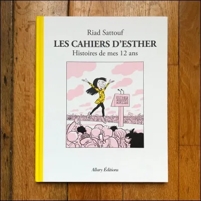 Comment s'appelle la déesse des gens populaires dans le tome 3 des "Cahiers d'Esther" ?