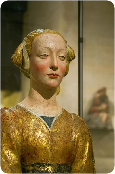 Un dernier tour vers la mode de la Renaissance ?

Volontiers ! Une erreur s'est glissée dans une des trois affirmations...