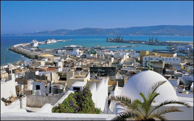 Dans quel détroit se situe la ville de Tanger ?