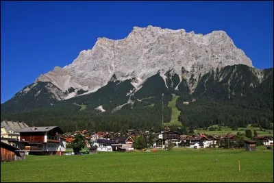Le sommet alpin appelé Zugspitze est le point culminant de l'Allemagne. Sur la frontière avec quel pays se trouve cette montagne ?