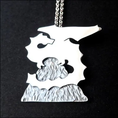 Ce bijou n'est pas discret mais ce qu'il représente ne l'est pas non plus. Qui est l'auteur (et l'oeuvre) cachés derrière lui ?