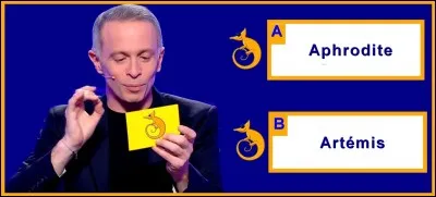 Qui suis-je ? Déesse de la mythologie grecque, j'apparais dans le titre d'un album de Gérard Manset sorti en 2016 ; souvent représentée dans les arts, selon Homère, je suis la fille de Zeus et de Dioné ; déesse de l'amour et de la sexualité, assimilée à la Vénus romaine. Je suis :