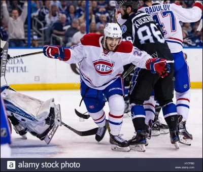 Choix de première ronde en 2009, 9 au total, on comprend pourquoi Marc Bergevin (d.g.) est allé le chercher à Chicago pour bâtir son équipe. C'est un joueur intense pour toutes les parties.
Il excelle en échec-avant parce qu'il lit très bien le jeu. Il ne craint point le trafic et n'a pas peur d'aller la chercher dans le coin. Bon passeur, joueur intelligent, il s'améliore aux mises au jeu.