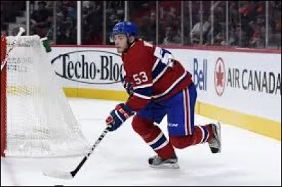 Il est petit pour un défenseur, mais il fait partie de ce vent de fraîcheur qui change l'équipe. Malgré cette petite stature, il possède un centre de gravité bas, ce qui lui permet d'avoir un bon équilibre et d'être efficace lors de batailles à un contre un.
Il est donc vif et son habilité en défensive fait du bien à l'équipe. Sa première passe est précise, ce qui favorise la transition du jeu.