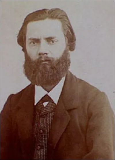 Journaliste, écrivain et homme politique (1832-1885), fondateur du journal "Le Cri du Peuple", il fait partie des élus de la Commune de Paris en 1871. Il s'agit de :