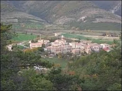 Village Haut-Alpin, dans la vallée du Buëch, L'Épine se situe en région ...