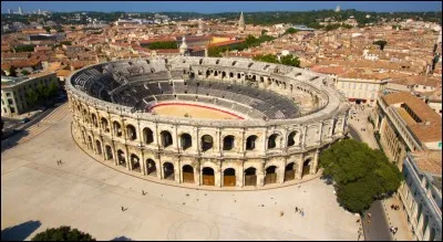 Si je te dis le mot : "arène". Je parle d' ...