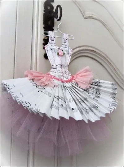 Qui est l'auteure de "Mémoires d'une jeune fille rangée" ?