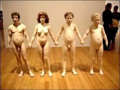 Cette oeuvre de Charles Ray s'appelle ...