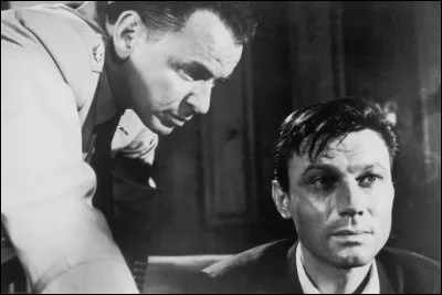 Un crime dans la tête (The Manchurian Candidate) est un film américain réalisé par John Frankenheimer, sorti en 1962. Quel acteur tient le premier rôle, aux côtés de Janet Leigh ?