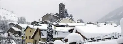 Voici une vue hivernale de Unac. Village de l'ancienne région Midi-Pyrénées, il se situe dans le département ...