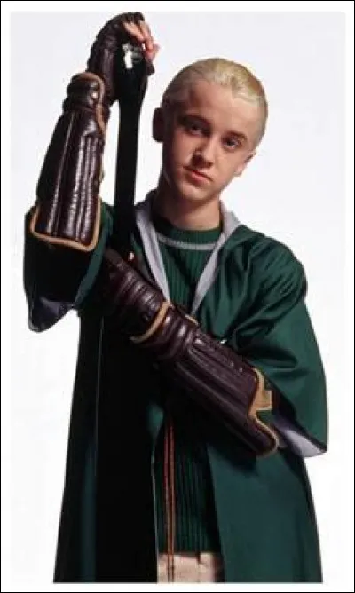 Quel est le numéro de Drago Malefoy dans l'équipe de Quidditch de Serpantard ?