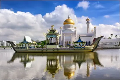 En quelle année le sultanat de Brunei obtint-il son indépendance du Royaume-Uni ?