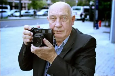 Ce photographe, journaliste, né en 1942, auteur de films documentaires, c'est :