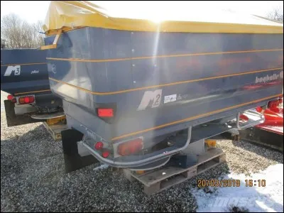 Quelle est la marque de ce semoir &agrave; engrais centrifuge ?