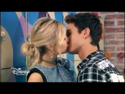 Dans l'épisode 59 Ambre et Simon s'embrassent...