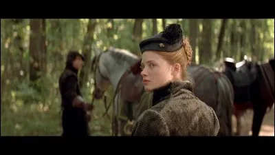 Qui dit : " Fallait-il vous rappeler qui à cette table était votre époux "?