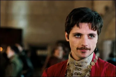 La personne ayant réalisé le film insiste sur le fait que le duc d'Anjou a des vues sur le trône de Pologne en nous le montrant :