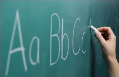 Au Moyen-Age, le cauchemar des coliers actuels,  savoir l'orthographe, n'est pas encore fixe et chacun crit comme il l'entend.