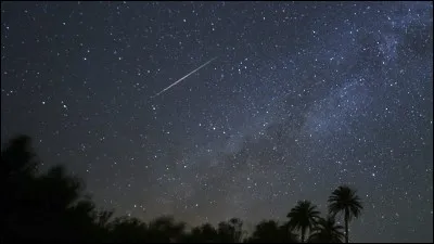 Comment s'appelle une étoile qui devient très brutalement extrêmement brillante avec une forte augmentation de son éclat ?