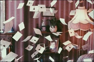 Si tu recevais comme ça une lettre de Poudlard, quelle serait ta réaction en un mot ?