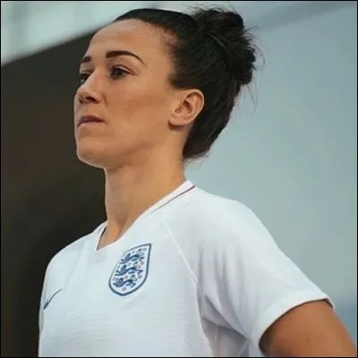 Quel est le numéro de Lucy Bronze ?