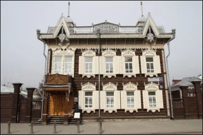 Quelle ville de Sibérie orientale est appelée "Le Paris de la Sibérie" ?