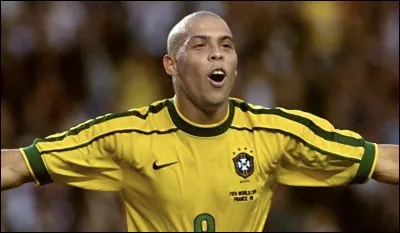 Dans lequel de ces clubs, Ronaldo (le Brésilien) n'a-t-il jamais joué ?